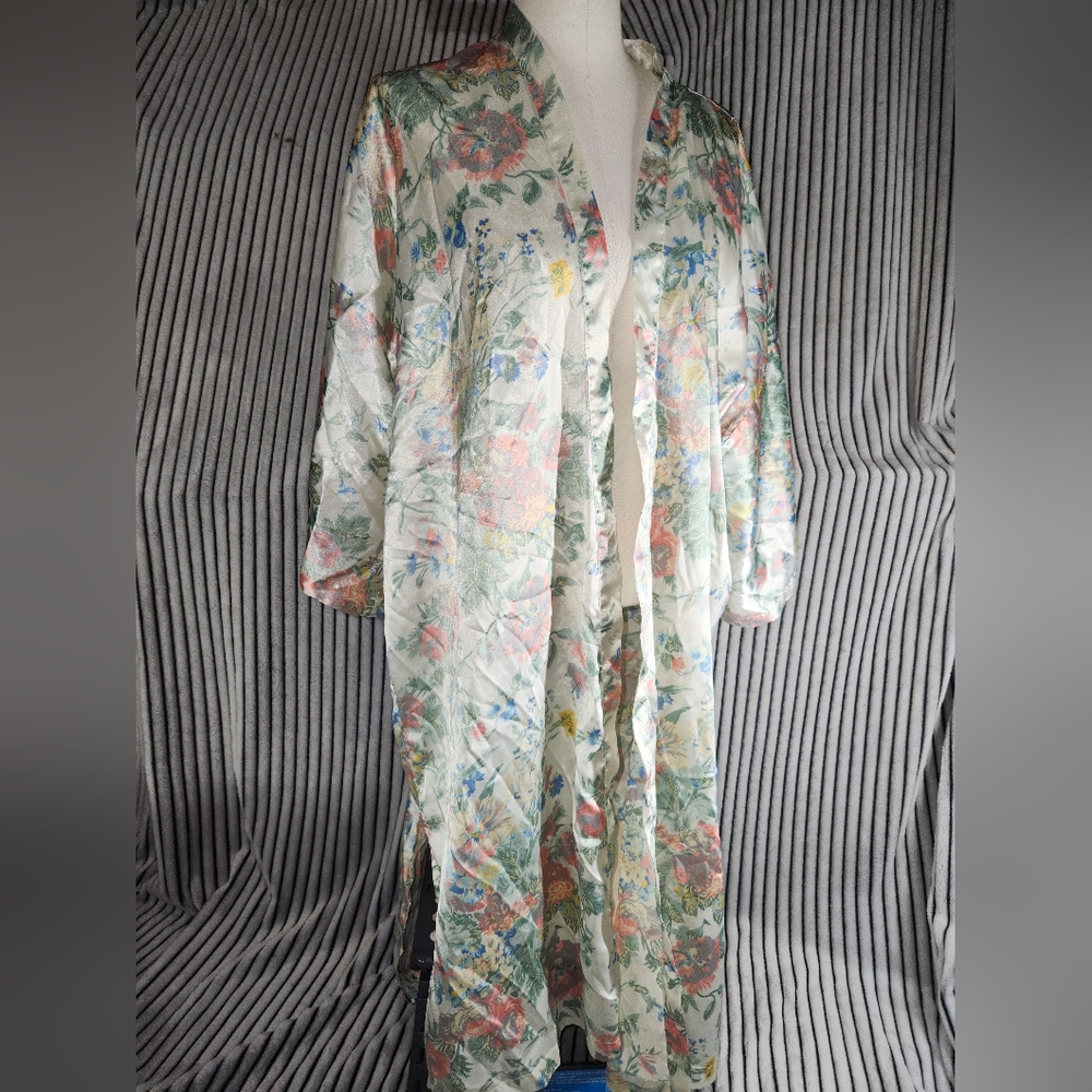 Victoria's Secret Women's White and Pink Robe One size fit all